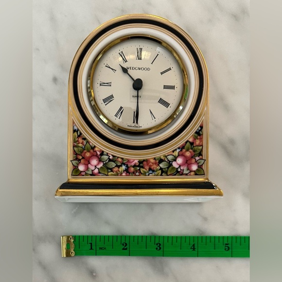 VINTAGE WEDGWOOD Bone China Floral & Gold Clock - Quartz Movement - Picture 14 of 15